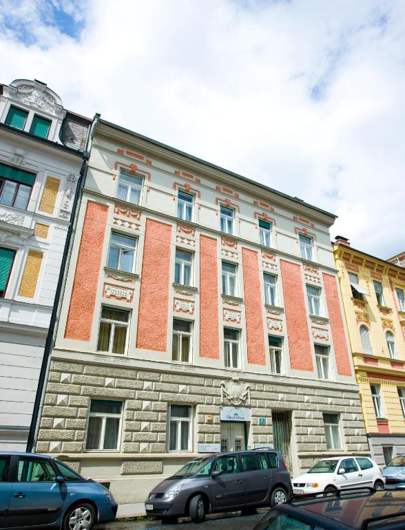 Haus Mobene - Hotel Garni Грац Екстер'єр фото
