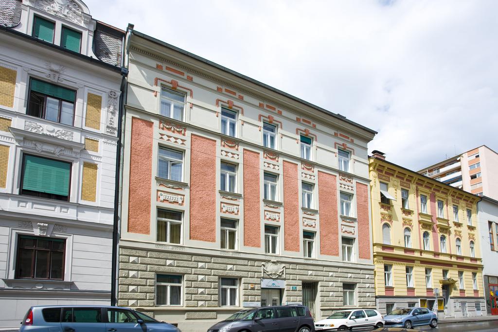 Haus Mobene - Hotel Garni Грац Екстер'єр фото