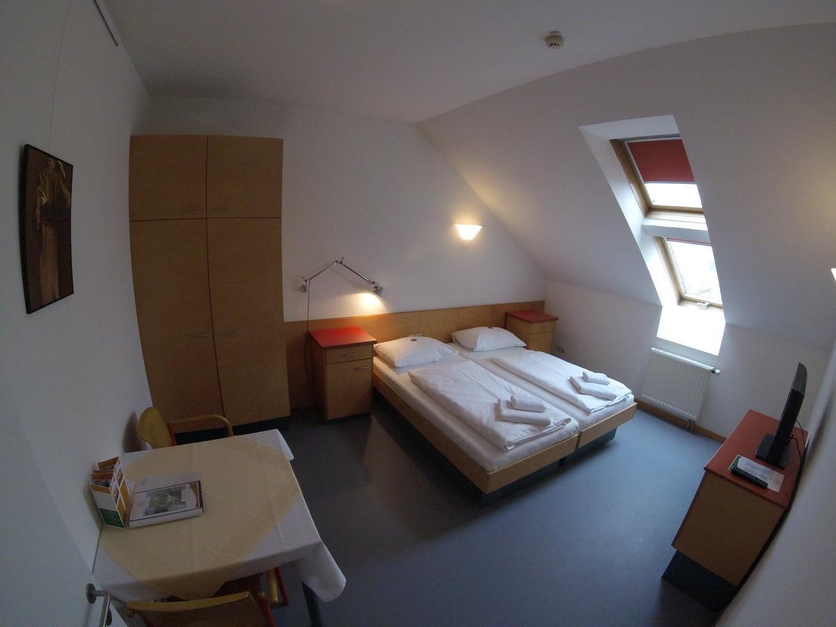 Haus Mobene - Hotel Garni Грац Екстер'єр фото