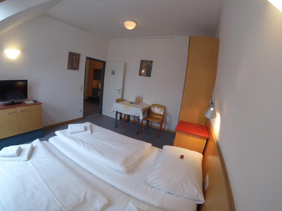 Haus Mobene - Hotel Garni Грац Екстер'єр фото