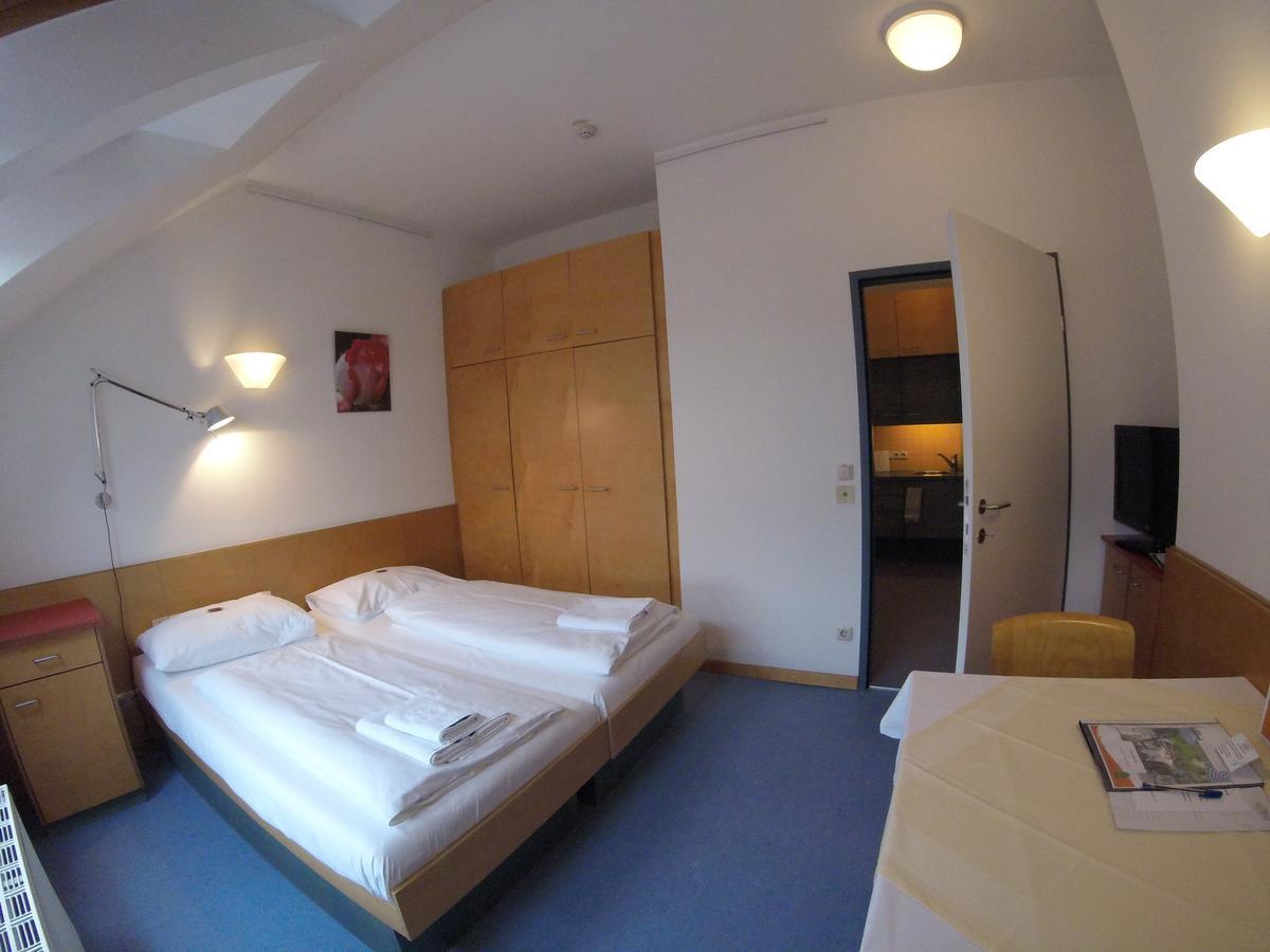 Haus Mobene - Hotel Garni Грац Екстер'єр фото