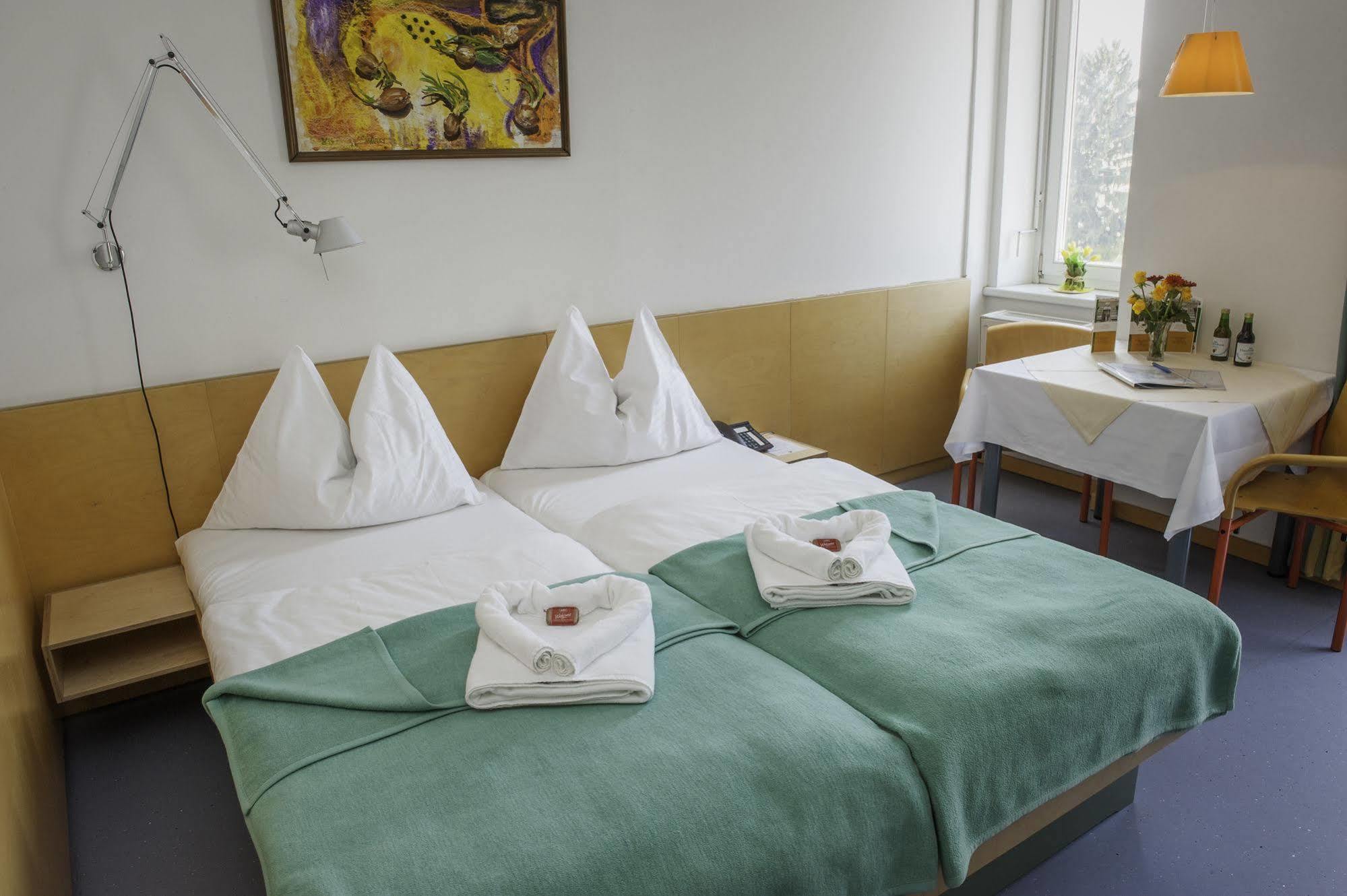 Haus Mobene - Hotel Garni Грац Екстер'єр фото