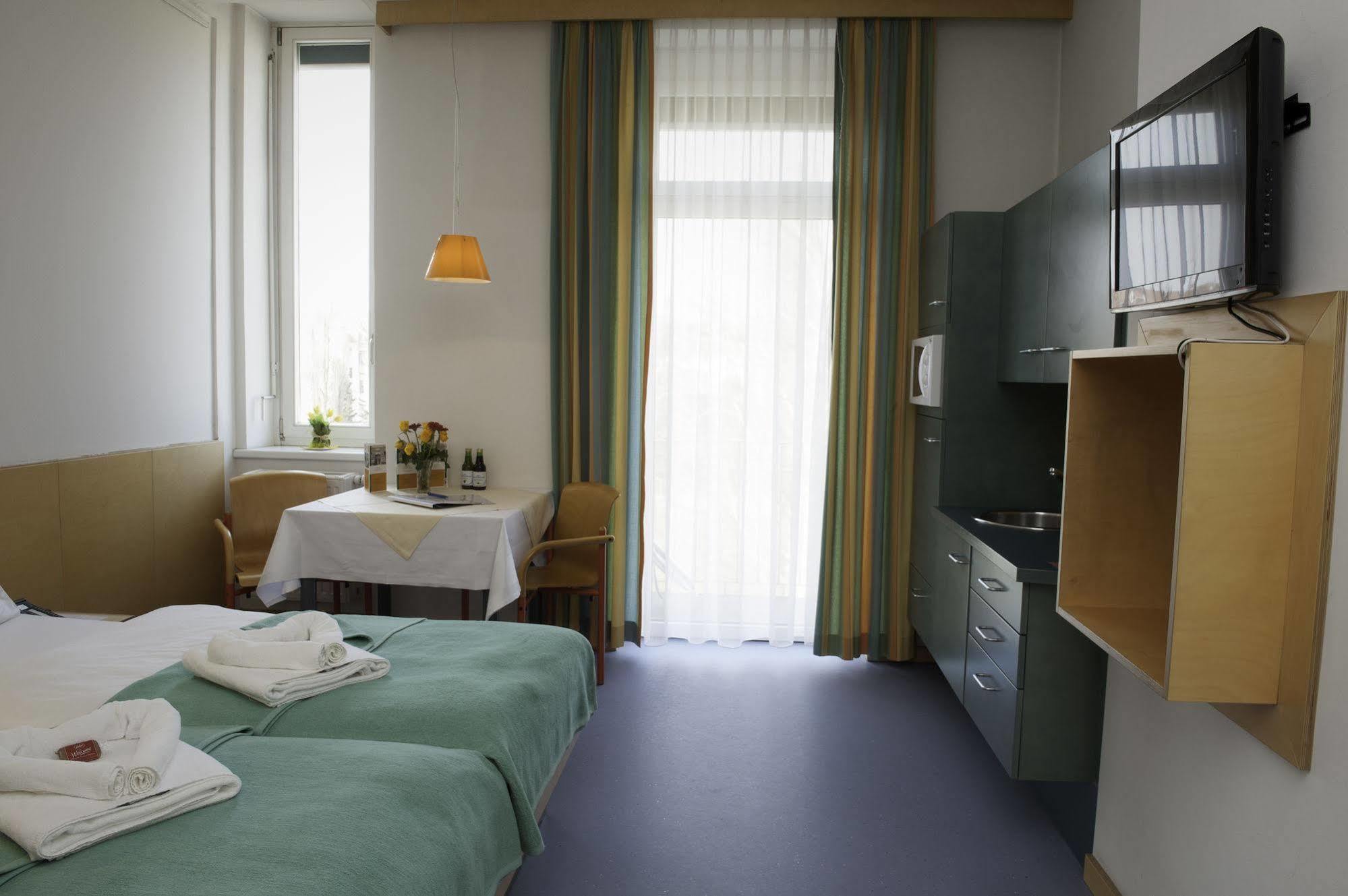 Haus Mobene - Hotel Garni Грац Екстер'єр фото