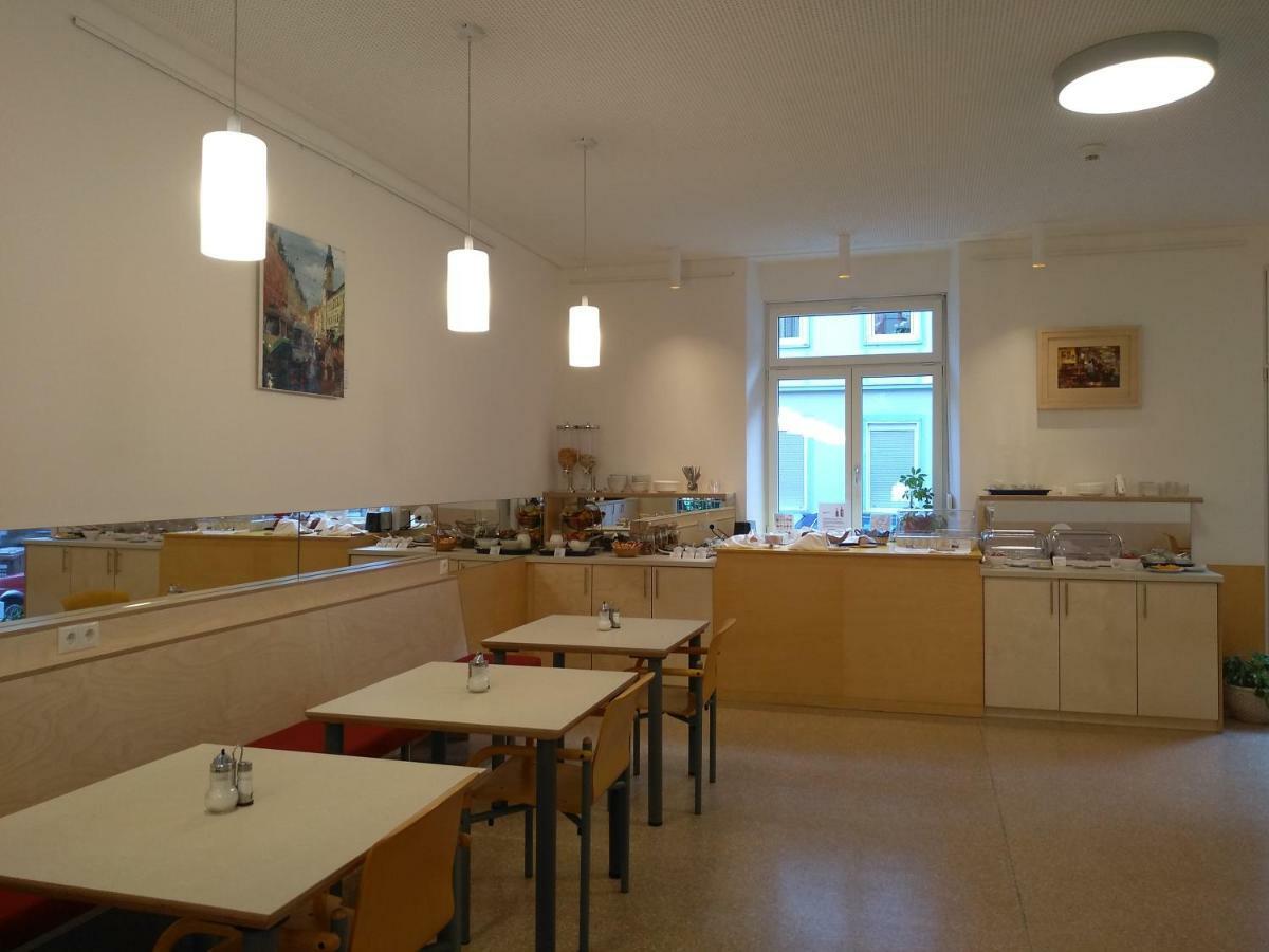Haus Mobene - Hotel Garni Грац Екстер'єр фото